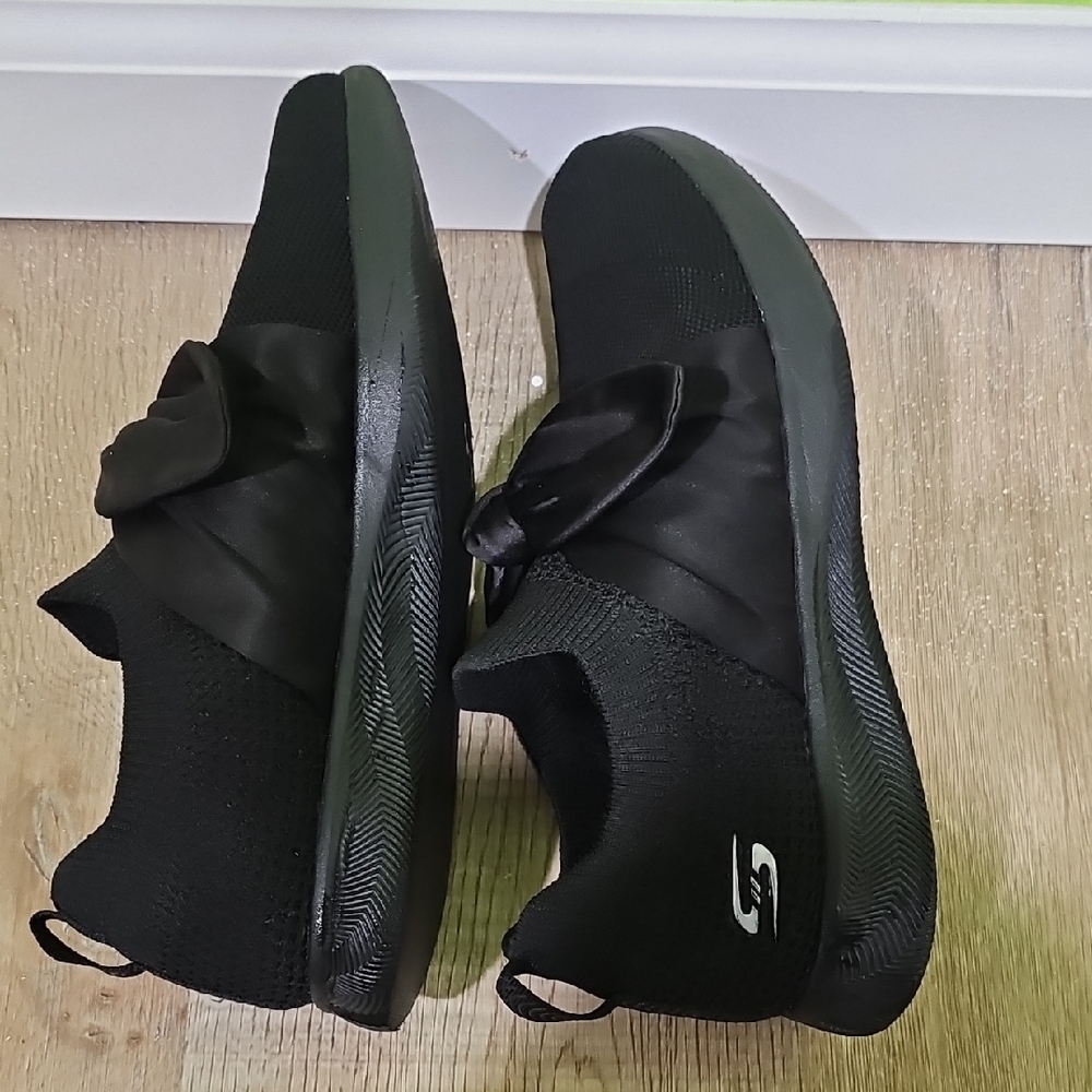 Sleek Black Women's Shoes